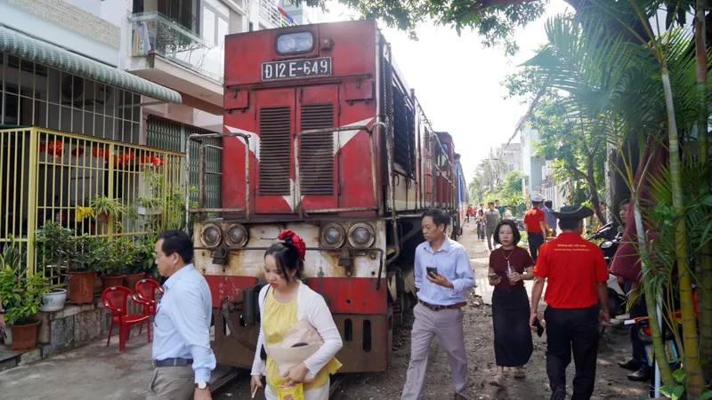 Độc đáo tour "hỏa xa" khám phá tháp cổ ngàn năm ở Bình Định