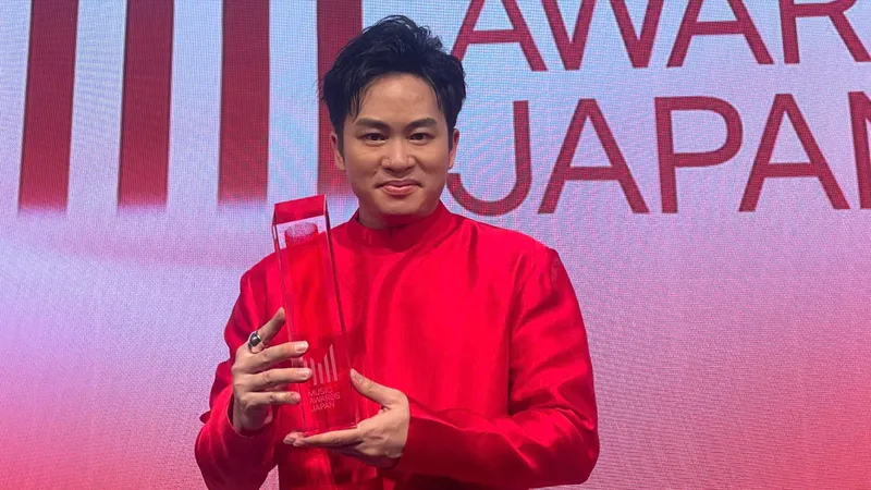 Tùng Dương nhận Giải thưởng Đặc biệt Quốc tế tại Giải thưởng Âm nhạc Nhật Bản