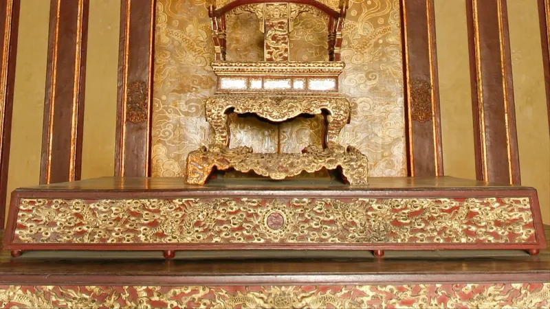 Bảo vật quốc gia Ngai vua Triều Nguyễn tại Di tích Cố đô Huế