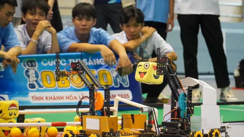 Thú vị cuộc thi sáng tạo Robocon tỉnh Khánh Hòa