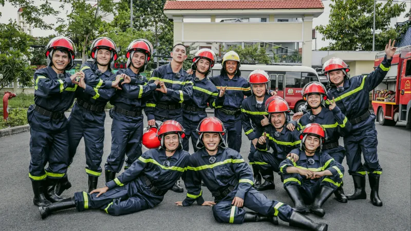 12 nghệ sĩ nhập vai công an trong "Chiến sĩ quả cảm"