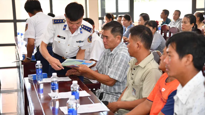 Cảnh sát biển Vùng 4 đồng hành cùng ngư dân Kiên Giang