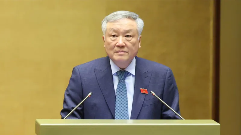 Phó Thủ tướng Thường trực Nguyễn Hòa Bình thông tin về vai trò và ý nghĩa của Trung tâm Tài chính quốc tế, sáng 11-6. Ảnh: QUANG PHÚC