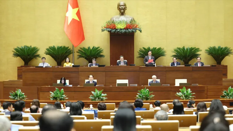 Quốc hội thảo luận ở hội trường về dự thảo Nghị quyết của Quốc hội sửa đổi, bổ sung một số điều của Hiến pháp năm 2013, chiều 13-6. Ảnh QUANG PHÚC