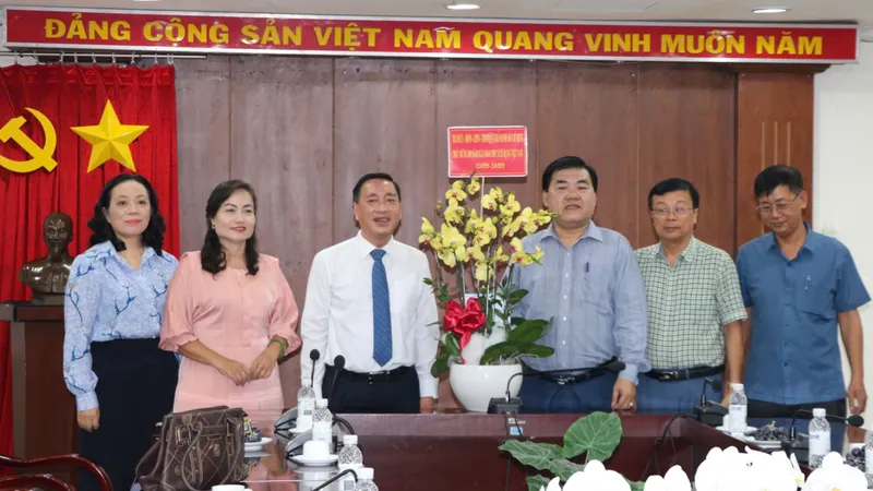 Lãnh đạo HĐND TPHCM thăm, chúc mừng các cơ quan báo chí 