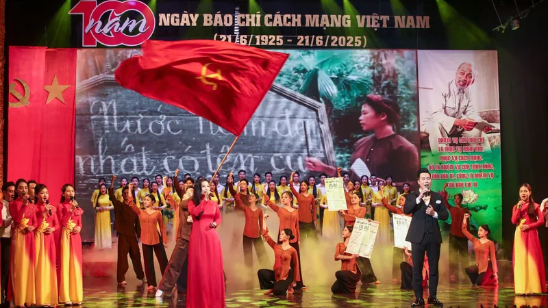 Tiết mục văn nghệ tại chương trình. Ảnh: NAM NGUYỄN