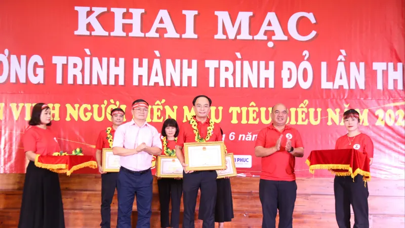 Gia Lai: Khai mạc Hành trình đỏ và tôn vinh người hiến máu