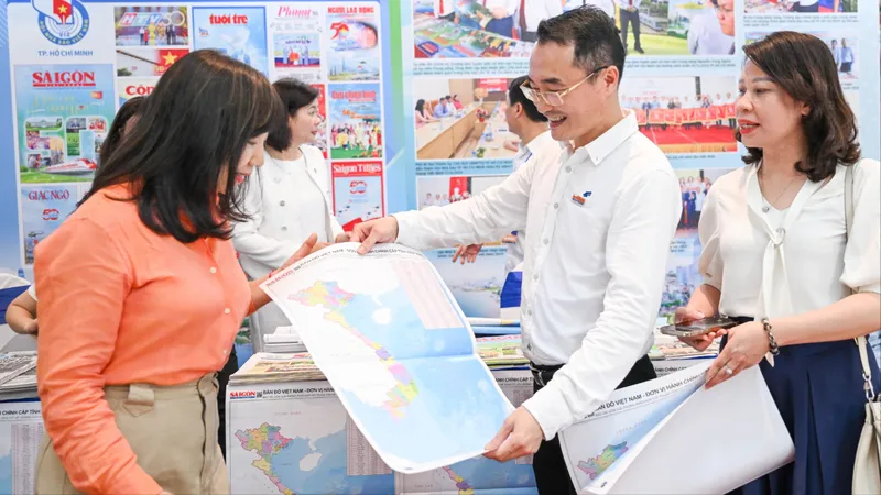 Chính trị phải làm chủ