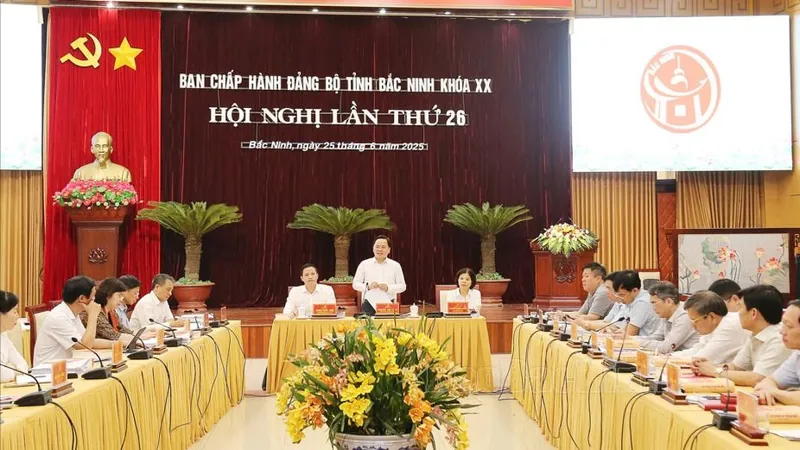 Bí thư Tỉnh ủy Nguyễn Anh Tuấn phát biểu kết luận hội nghị