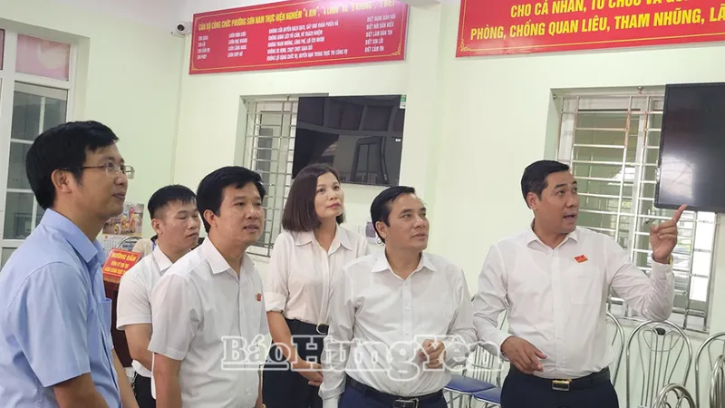 Bí thư Thành ủy Hưng Yên Phạm Huy Bình chỉ đạo việc vận hành các Trung tâm Phục vụ hành chính công của các phường, xã mới