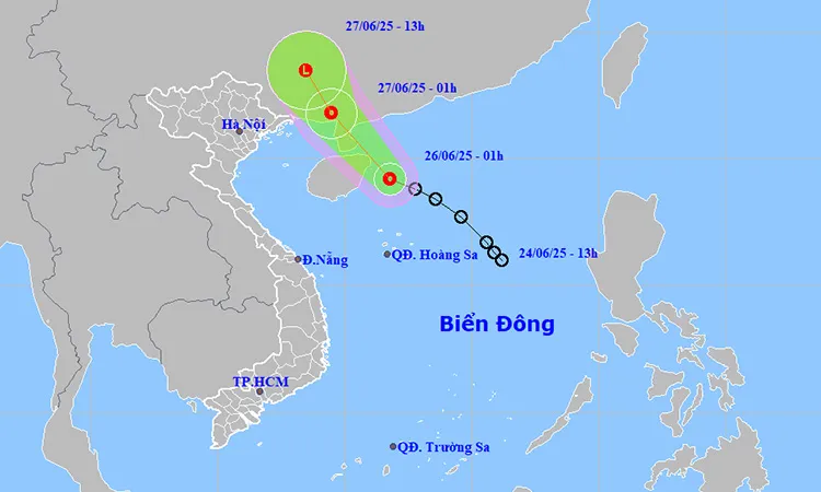 Áp thấp nhiệt đới trên Biển Đông gây mưa lớn diện rộng
