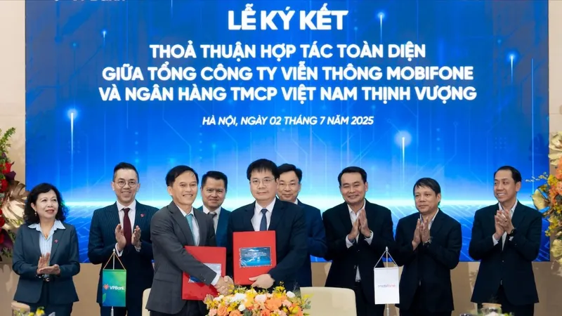Tổng công ty Viễn thông MobiFone và Ngân hàng TMCP Việt Nam Thịnh Vượng (VPBank) ký kết hợp tác.