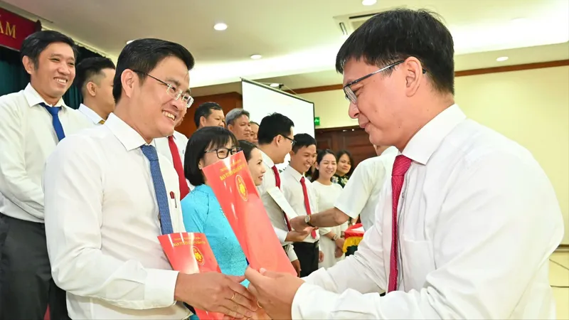 Trưởng Ban Tuyên giáo và Dân vận Thành ủy TPHCM bổ nhiệm nhiều lãnh đạo cấp phòng