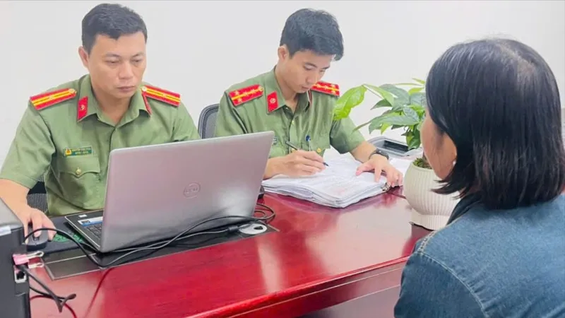 Cơ quan An ninh điều tra làm việc với các đối tượng liên quan. Ảnh: Công an Hà Tĩnh 