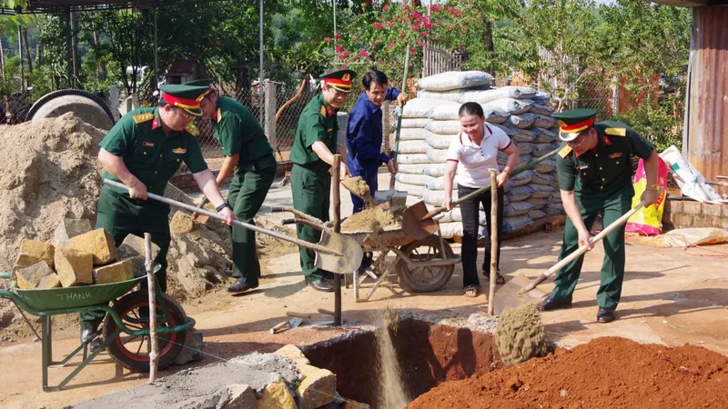 Binh đoàn 15 xây dựng, sửa chữa 357 căn nhà cho hộ nghèo vùng biên 