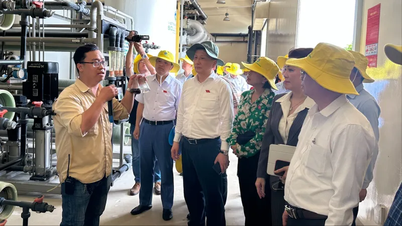 Đoàn Giám sát của Quốc hội giám sát tại Khu liên hợp xử lý chất thải Đa Phước. Ảnh: THANH HIỀN