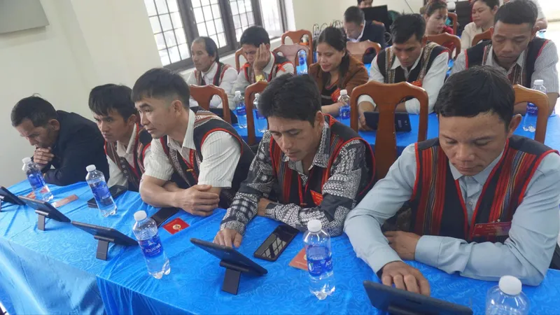 Quảng Ngãi: Đại hội Đảng bộ xã vùng cao không dùng giấy, đưa chuyển đổi số đến thôn làng