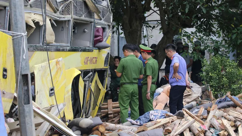 Lực lượng chức năng đang điều tra làm rõ nguyên nhân vụ tai nạn 