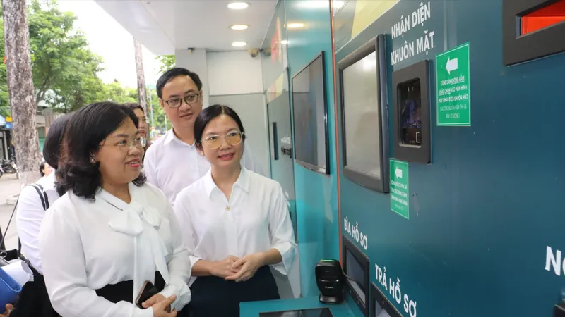  Lãnh đạo HĐND TPHCM khảo sát hoạt động tại phường Bình Tiên 