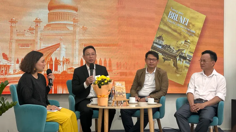 Khám phá Vương quốc Brunei qua những trang sách 