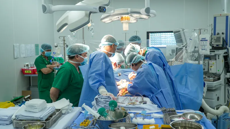 Bệnh viện Quân y 175 ghép gan cấp cứu thành công 2 người bệnh