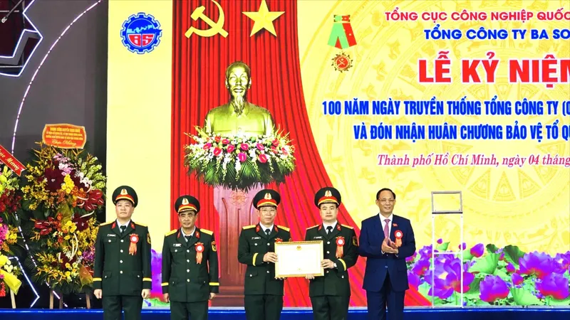 Tổng Công ty Ba Son nhận Huân chương Bảo vệ Tổ quốc hạng Nhất