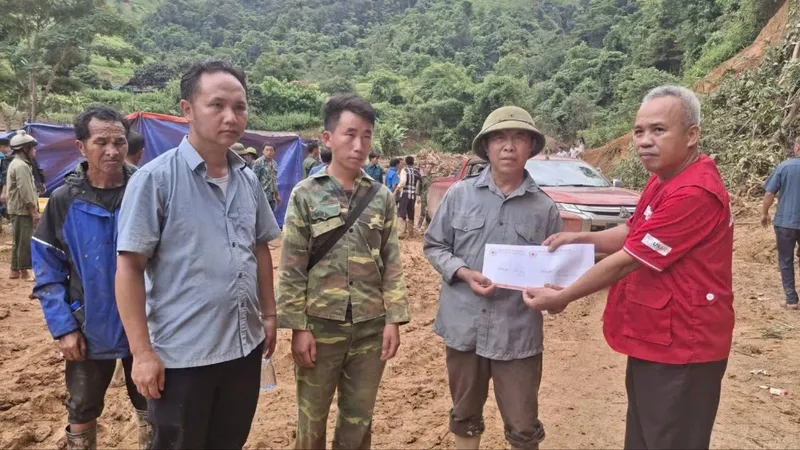 Cứu trợ khẩn cấp người dân bị ảnh hưởng lũ quét tại Điện Biên và Sơn La