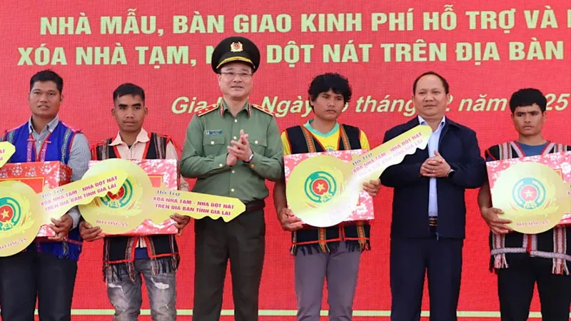 Xây lại mái nhà, bồi đắp niềm tin - Bài 4: Góp gạch dựng nhà, góp lòng dựng nước