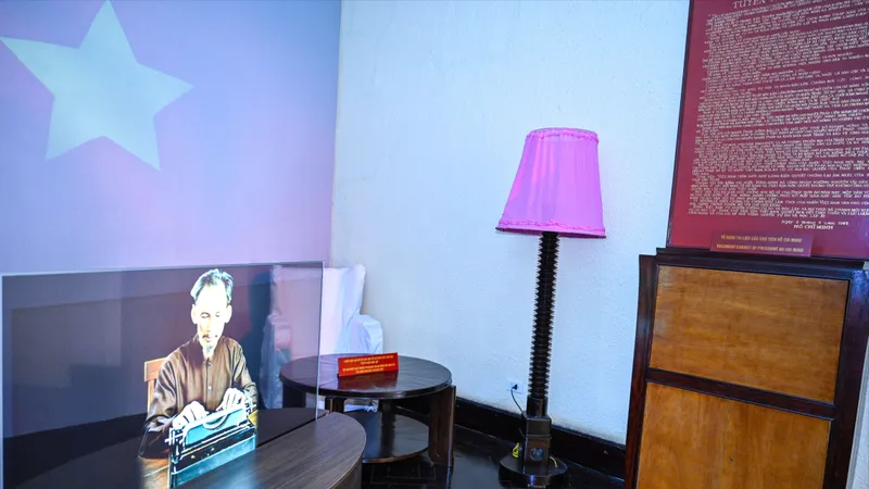 Không gian Bác Hồ khởi thảo bản Tuyên ngôn độc lập