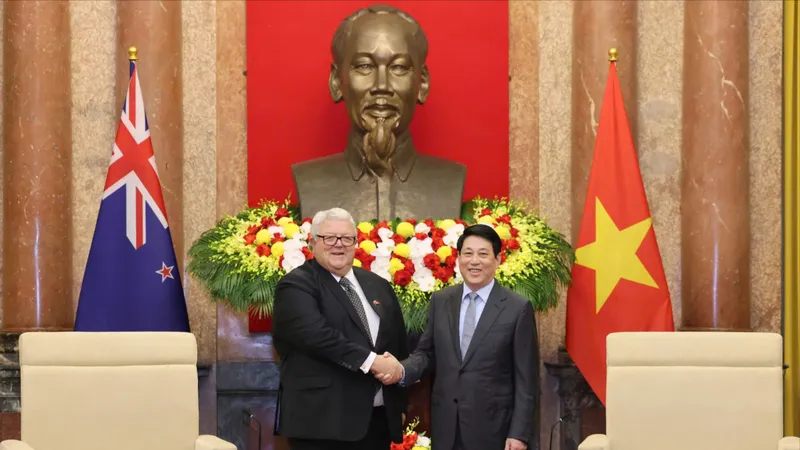Chủ tịch nước Lương Cường tiếp Chủ tịch Quốc hội New Zealand Gerry Brownlee chiều 29-8. Ảnh: QUANG PHÚC.