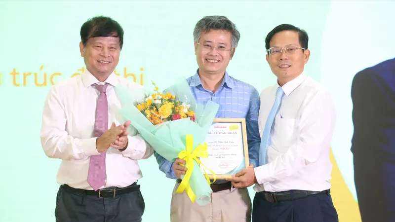 Báo Người Lao Động trao giải Cuộc thi "Lắng nghe người dân hiến kế" lần 6