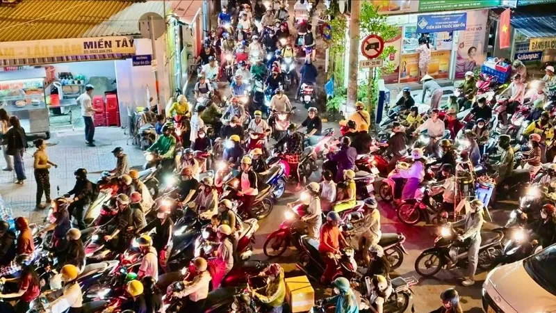 Kẹt xe nghiêm trọng khu vực cầu Nguyễn Văn Cừ - Võ Văn Kiệt