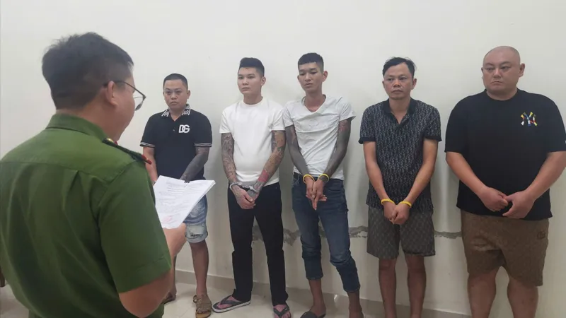 Các đối tượng tại Cơ quan điều tra. Ảnh: CACC