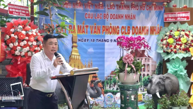Chủ nhiệm CLB Doanh nhân Hội Hữu nghị Việt Nam - Lào TPHCM Trang Hữu Nghĩa phát biểu tại buổi ra mắt