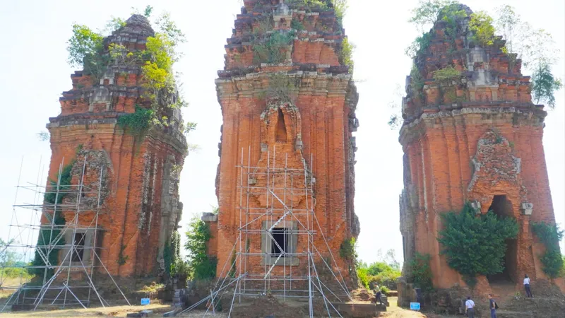 Cận cảnh 4 tòa tháp Chăm cổ đang chờ "chữa thương" ở Gia Lai