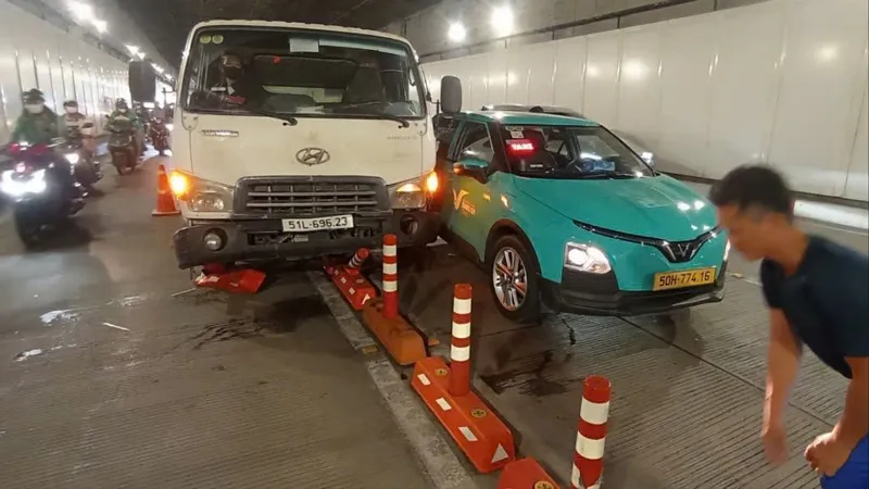 Tai nạn liên hoàn trong hầm Thủ Thiêm