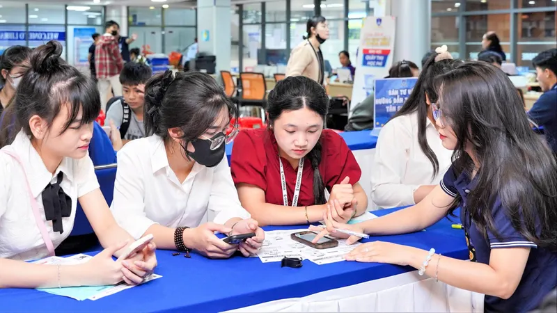 Tuyển sinh ĐH-CĐ năm 2026: Cân nhắc bỏ xét tuyển bằng điểm học bạ THPT 