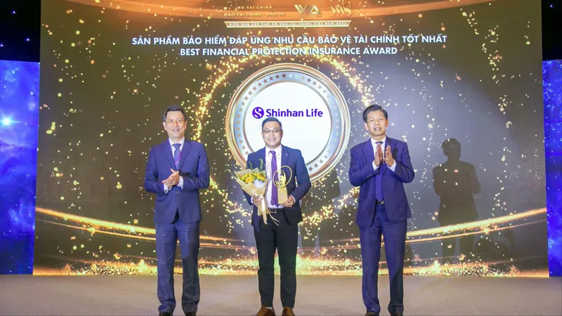 Shinhan Life Việt Nam được vinh danh sản phẩm bảo hiểm đáp ứng nhu cầu bảo vệ tài chính tốt nhất