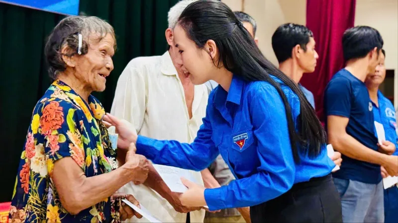 Tuổi trẻ TPHCM trao hỗ trợ hơn 3,5 tỷ đồng tới người dân Hà Tĩnh, Nghệ An