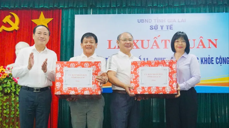 Gia Lai hỗ trợ y tế và 4 tỷ đồng giúp các tỉnh bị bão lũ