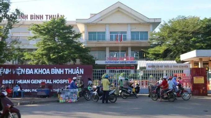 4 người bị ngộ độc do ăn cá nóc đang được điều trị tại Bệnh viện Đa khoa Bình Thuận (tỉnh Lâm Đồng)