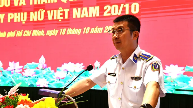 Đại tá Nguyễn Minh Khánh, Phó Tư lệnh, Tham mưu trưởng Vùng Cảnh sát biển 3 phát biểu tại buổi giao lưu