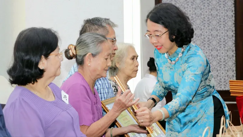 Phường Bến Thành (TPHCM) chúc thọ 847 người cao tuổi