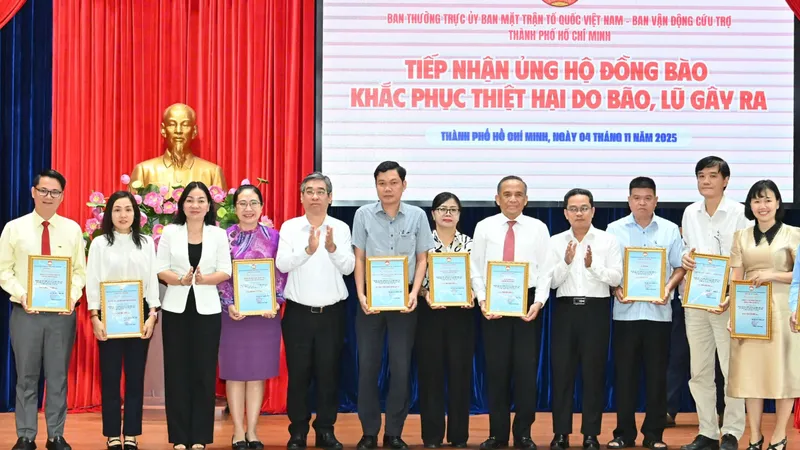 TPHCM hỗ trợ TP Huế, Đà Nẵng và Quảng Ngãi 40 tỷ đồng