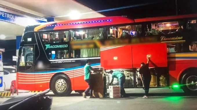 Nhiều doanh nghiệp vận tải ở TPHCM đã ngưng kinh doanh nhưng phương tiện vẫn hoạt động