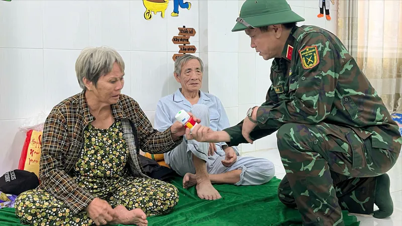 Quảng Ngãi: Di dời người dân đến nơi tránh trú bão số 13