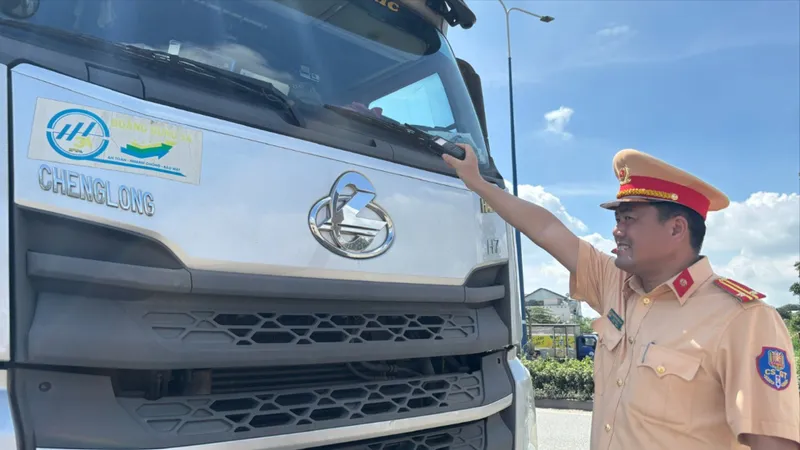 Xử lý xe đầu kéo chạy ẩu trên đường Mỹ Phước - Tân Vạn