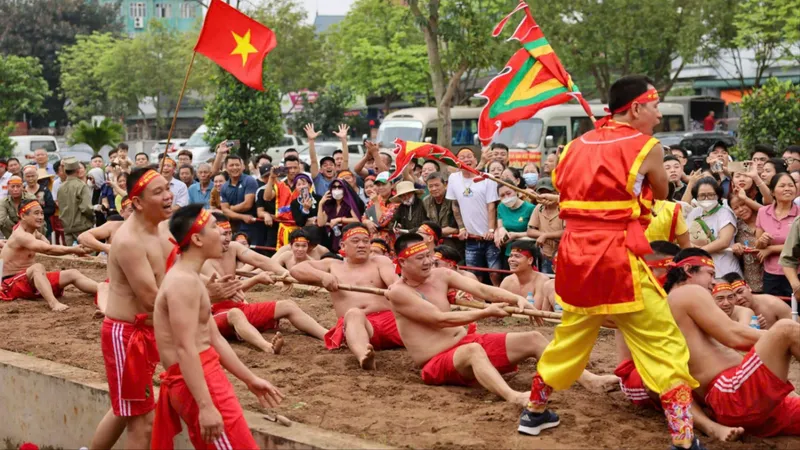 Thực hành di sản kéo co tại Long Biên, Hà Nội