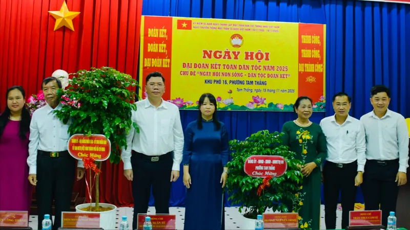 Khơi dậy sức dân, thúc đẩy phát triển từ cơ sở