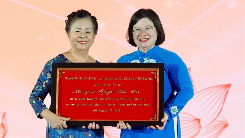 TPHCM tôn vinh nhà giáo tiêu biểu qua 50 năm đổi mới giáo dục